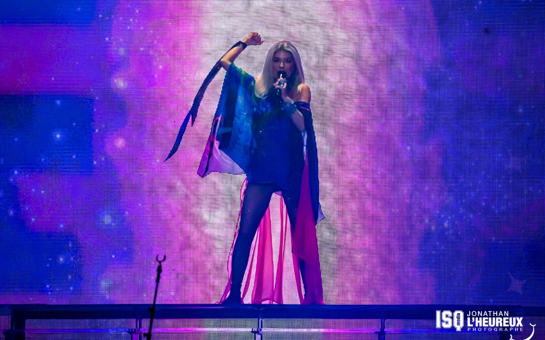 Shania Twain offre toute une performance à ses « fans » de Québec qui ont rempli le Centre Vidéotron au bouchon 